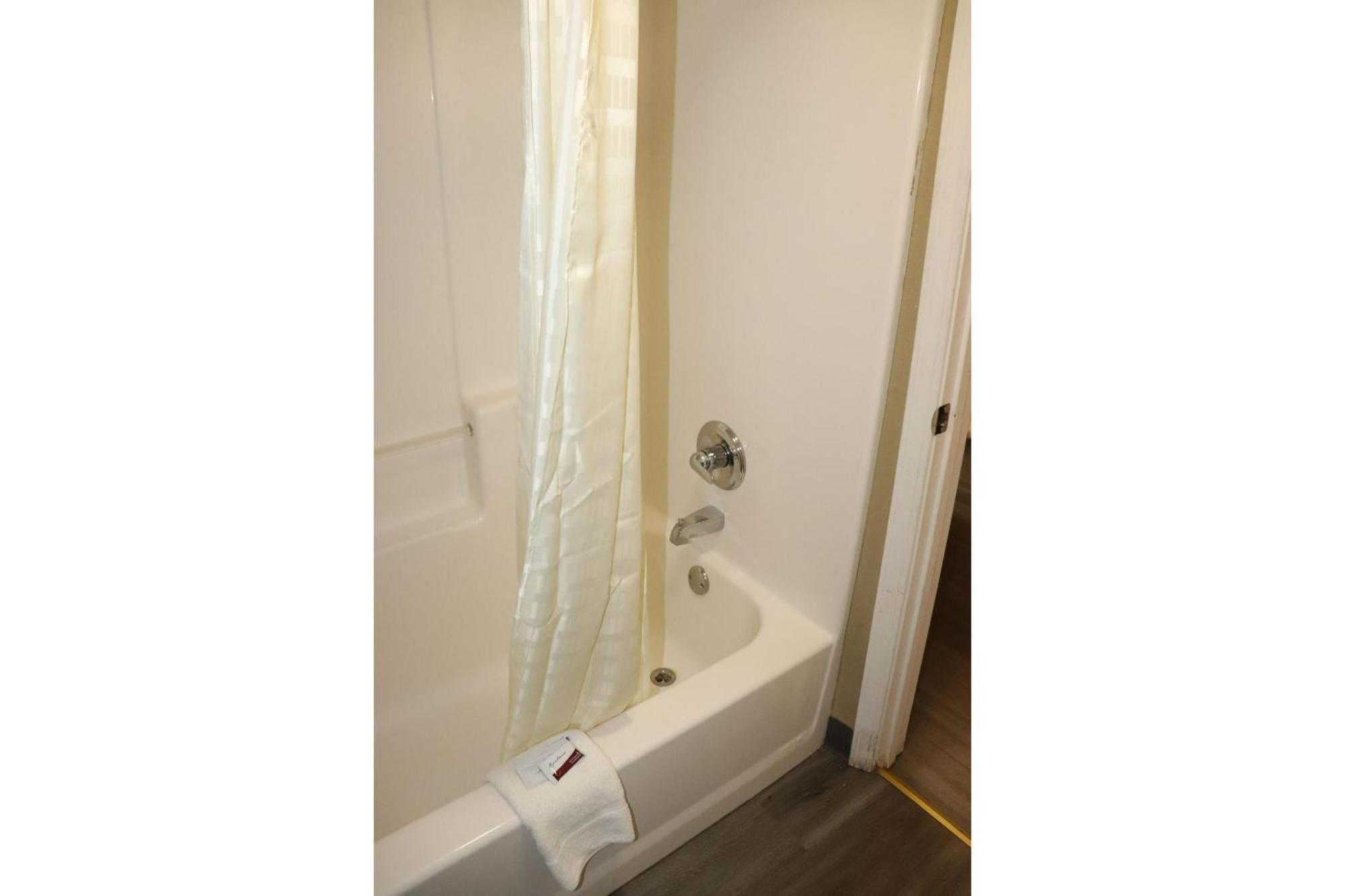 Deluxe Inn & Suites By Oyo Miami Ok Ngoại thất bức ảnh