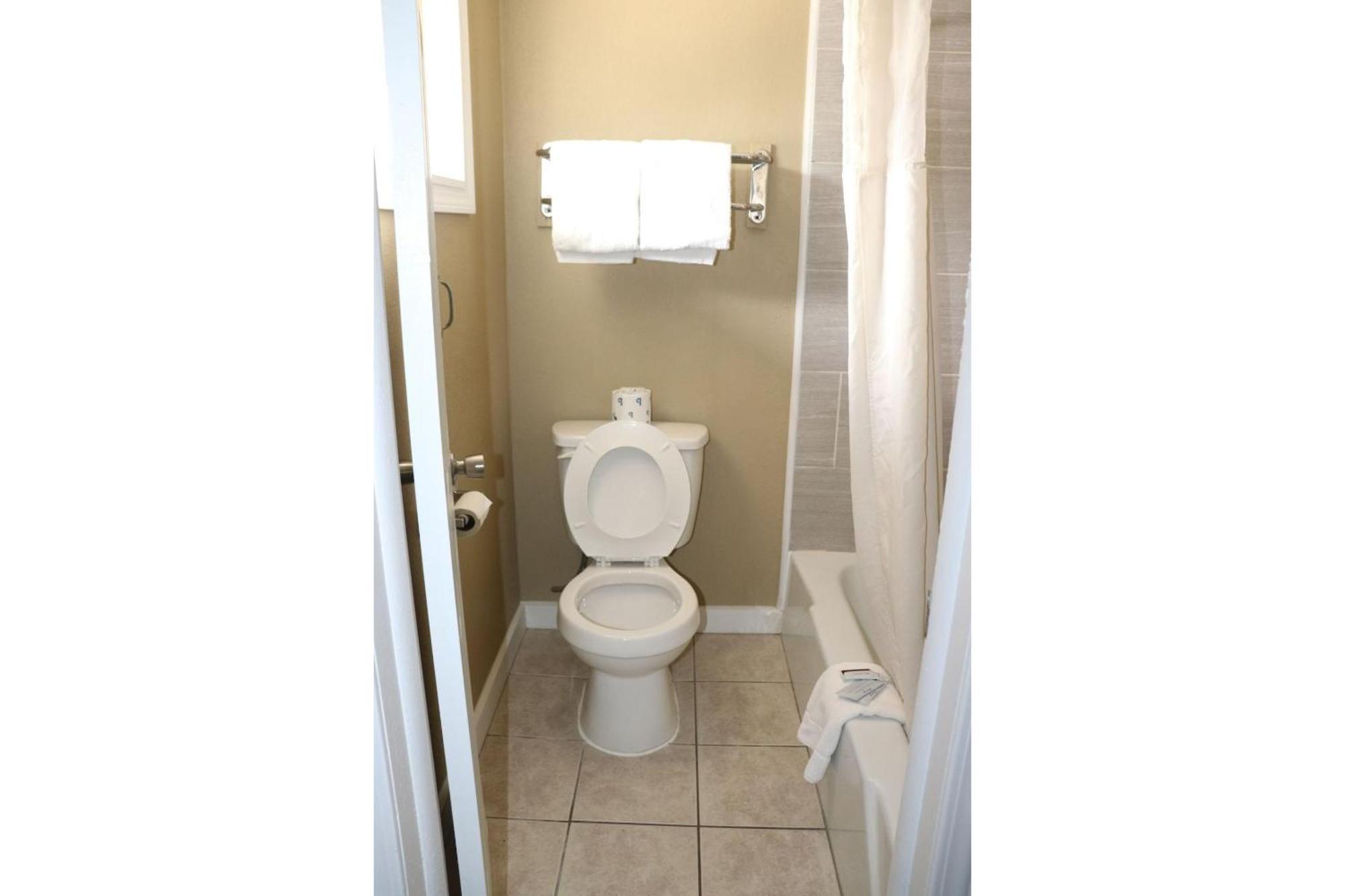 Deluxe Inn & Suites By Oyo Miami Ok Ngoại thất bức ảnh