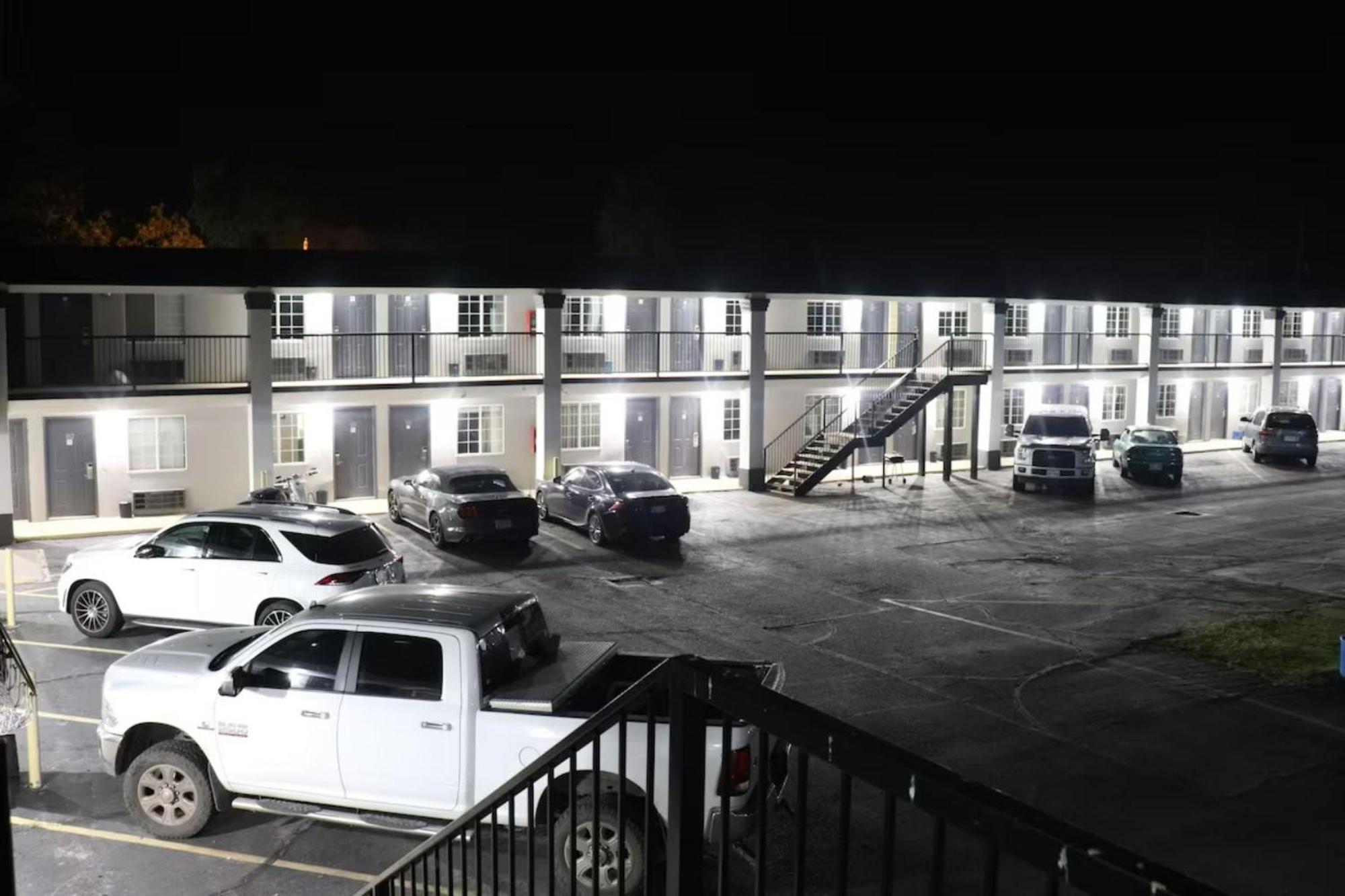 Deluxe Inn & Suites By Oyo Miami Ok Ngoại thất bức ảnh