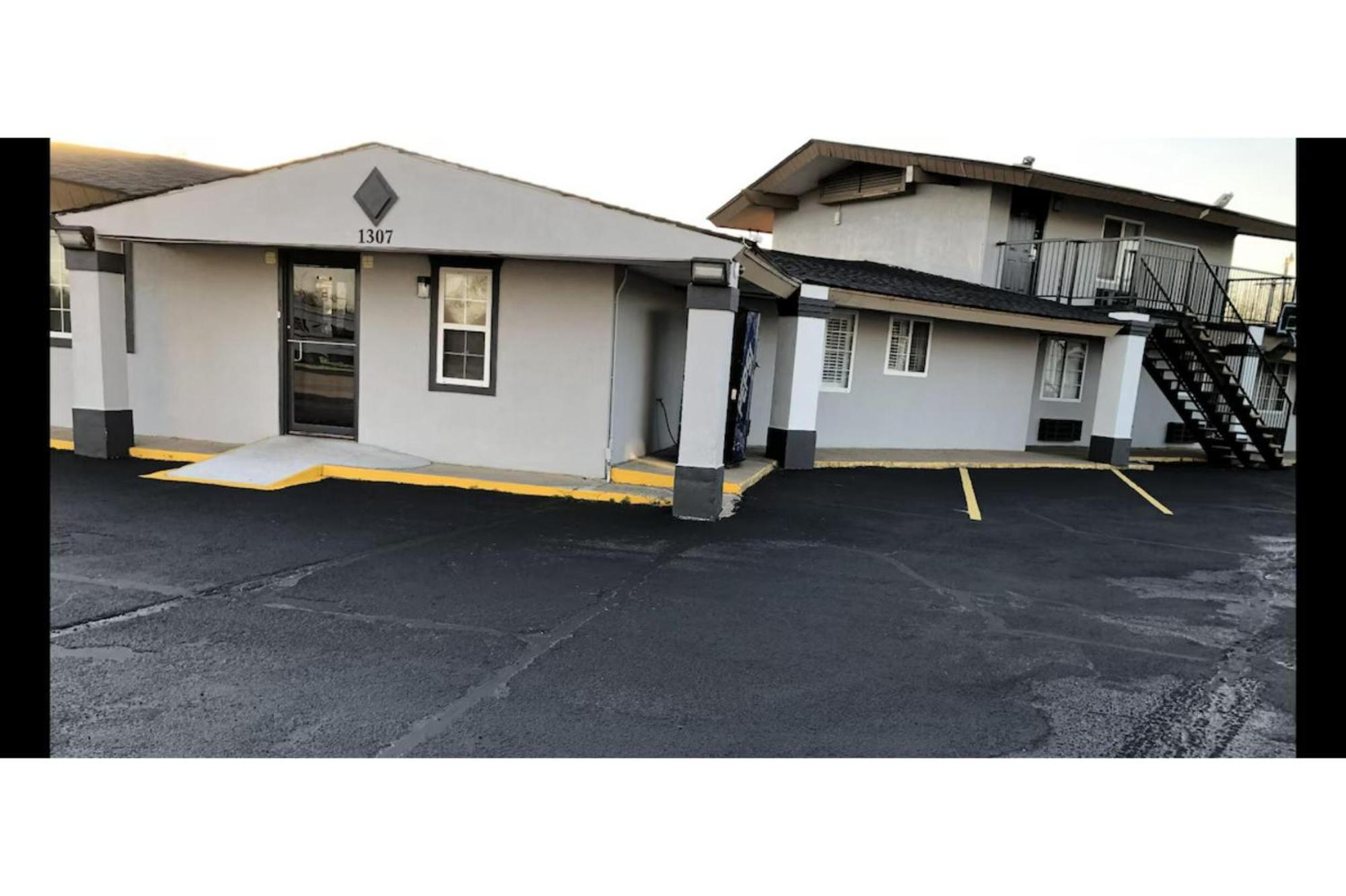 Deluxe Inn & Suites By Oyo Miami Ok Ngoại thất bức ảnh